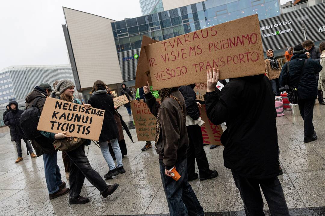 Vilniuje – protestas prieš planus kelti viešojo transporto bilietų kainas