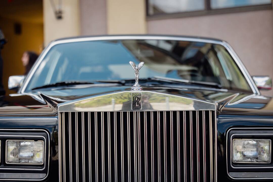 Senovinių automobilių ekspozicija prie Seimo