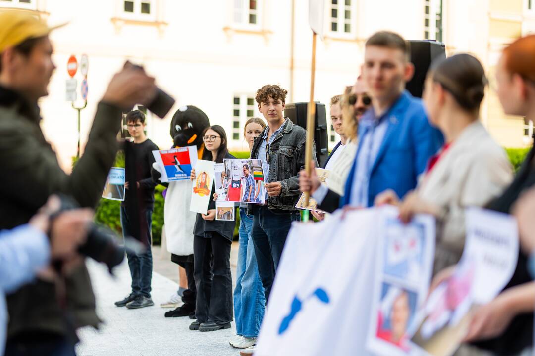Jaunųjų konservatorių lygos protestas „Gintautai, rinkis: valstybė ar įmonė“