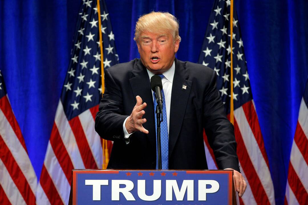D. Trumpas žada sustabdyti imigraciją iš šalių „su teroro istorija“
