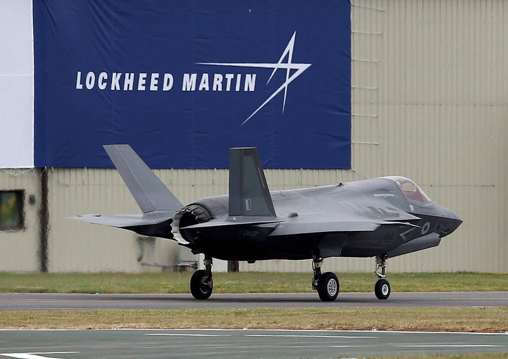 D.Trumpo pranešimas tviteryje nusmukdė „Lockheed Martin“ akcijų kainas