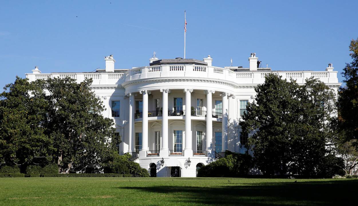B. Obama pasveikino D. Trumpą ir pakvietė jį į Baltuosius rūmus