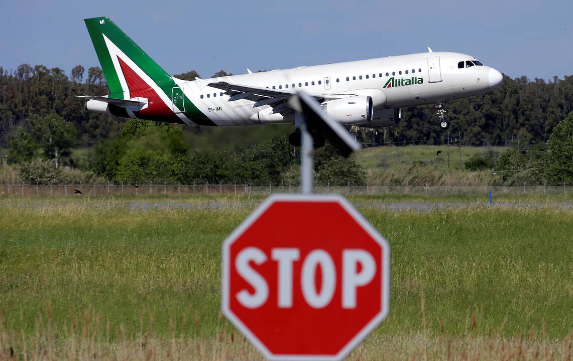 Streikuoja Italijos oro linijos „Alitalia“ ir „Air Italy“