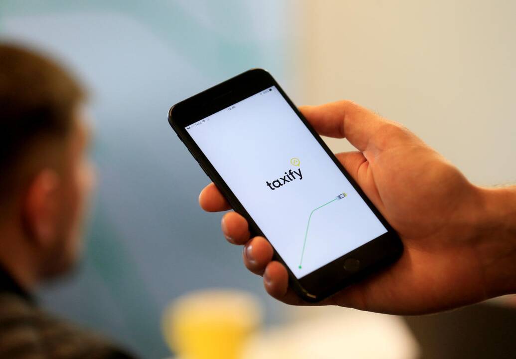 „Taxify“ ir „Uber“ vairuotojai streikuoja ir reikalauja didesnio atlygio 