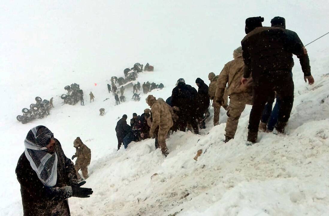 Turkijoje po dviejų sniego griūčių aukų padaugėjo iki 40