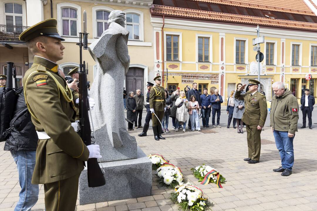 Seimo pirmininkė pagerbė Antrojo pasaulinio karo aukas, už laisvę kovojančią Ukrainą