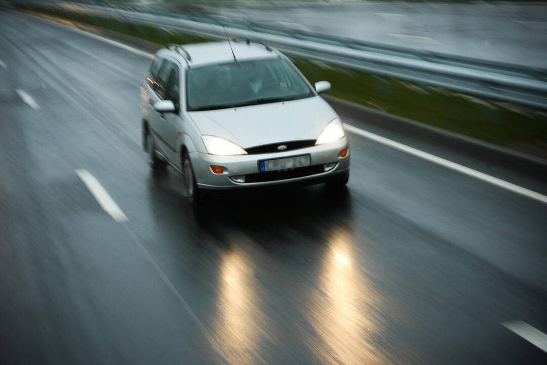 Rajoniniuose keliuose yra slidžių ruožų, potvynis Rusnėje slūgsta