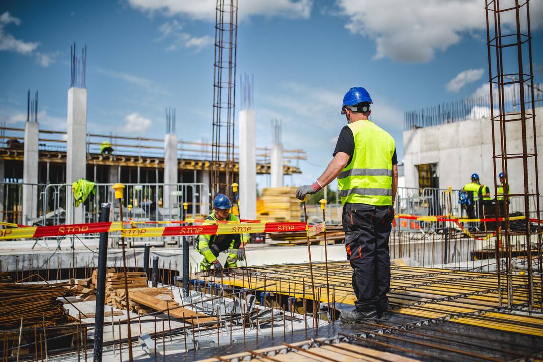 Mastai: daugiafunkcio sporto centro statybos aikštelės pokytis nuo ankstyvo pavasario iki šiandien – daugiau nei akivaizdus.