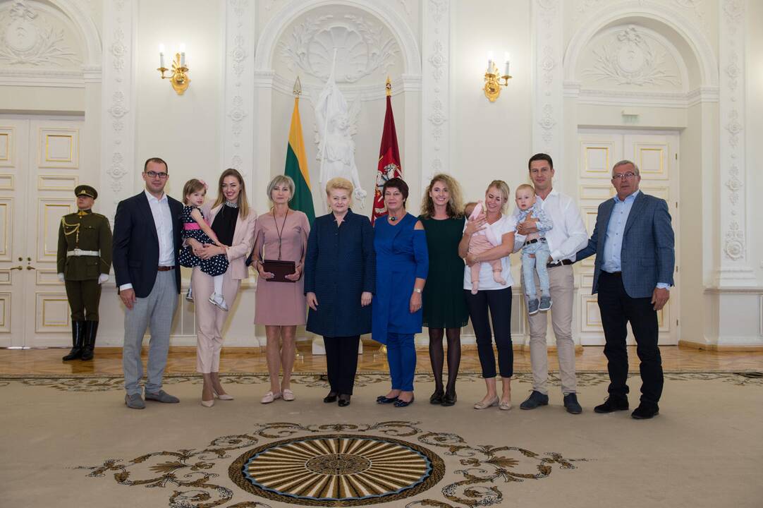 Prezidentė įteikė Žūvančiųjų gelbėjimo kryžius