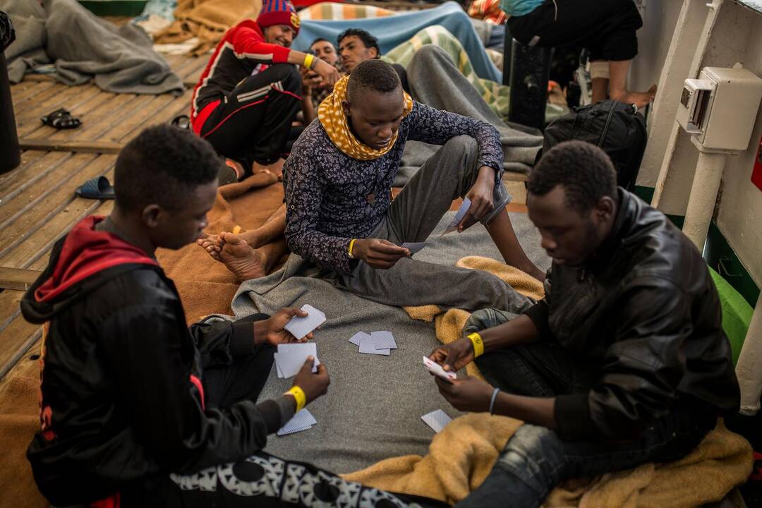 Italija dėl migrantų „užsakomųjų skrydžių“ grasina uždaryti oro uostus