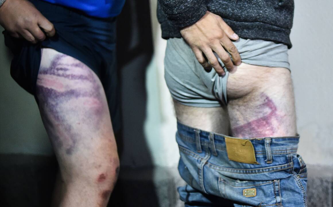 Iš izoliatoriaus Minske paleidžiami protestuotojai