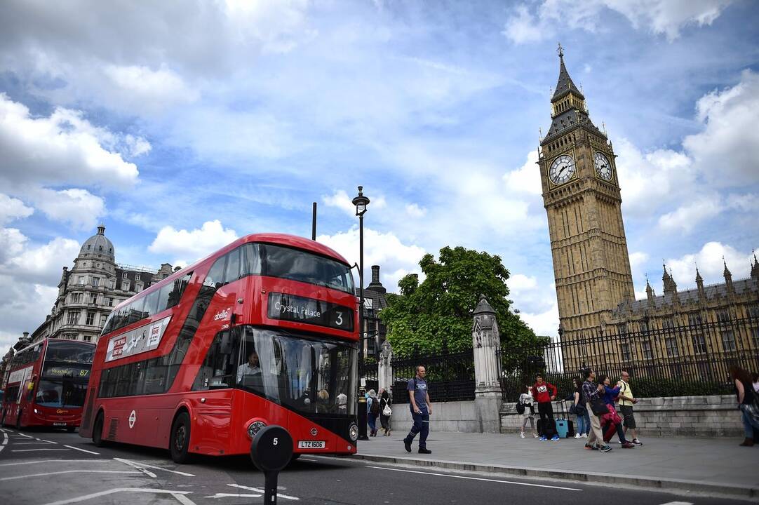 Britanija sieks europiečius imigrantus palikti be pašalpų