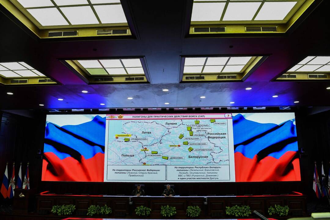 NATO į pratybas „Zapad“ siunčia tris stebėtojus, bet norėtų daugiau