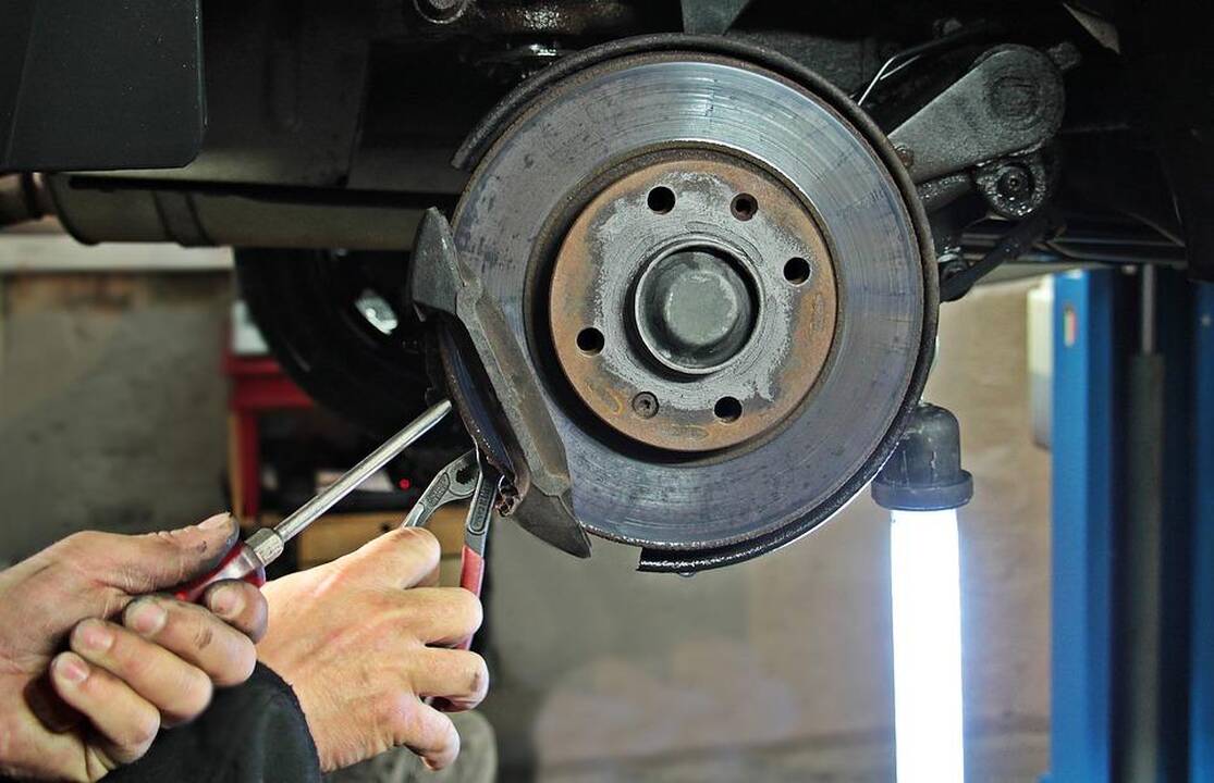 Pasikėsinta į klaipėdiečio gyvybę: sugadinti automobilio stabdžiai