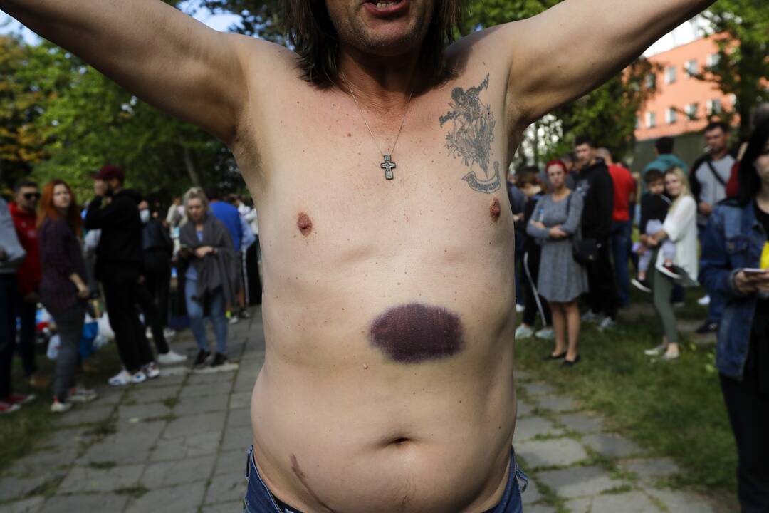 Iš izoliatoriaus Minske paleidžiami protestuotojai