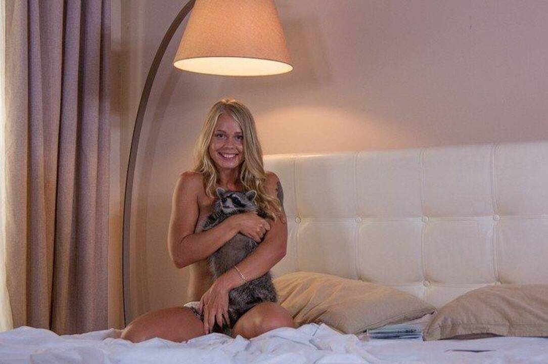 Erotinę fotosesiją su meškėnu surengusi reklamos studija apkaltinta zoofilija