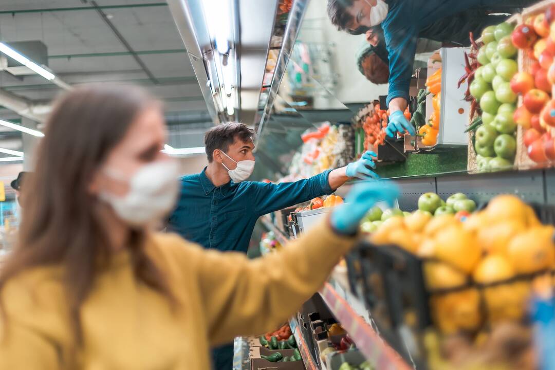 Be galimybių paso aptarnaujančios parduotuvės turės reguliuoti srautus