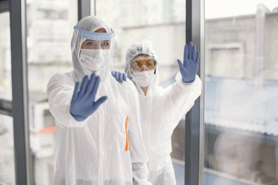 Latvijos SAM: COVID-19 pacientams gydyti gali prireikti tarptautinės pagalbos
