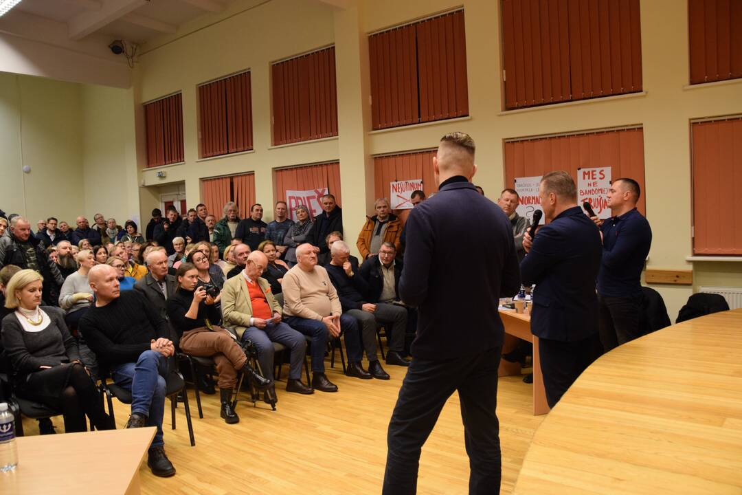 Darbėnų bendruomenės susitikimas su gamyklos atstovais