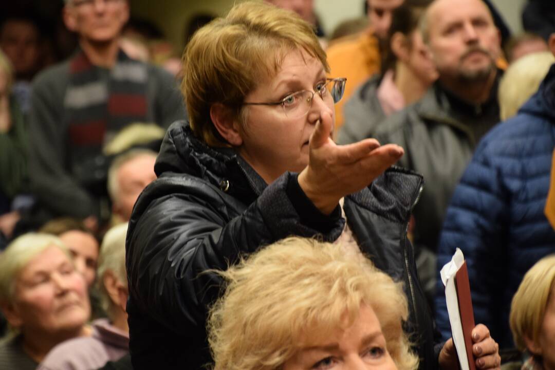 Darbėnų bendruomenės susitikimas su gamyklos atstovais