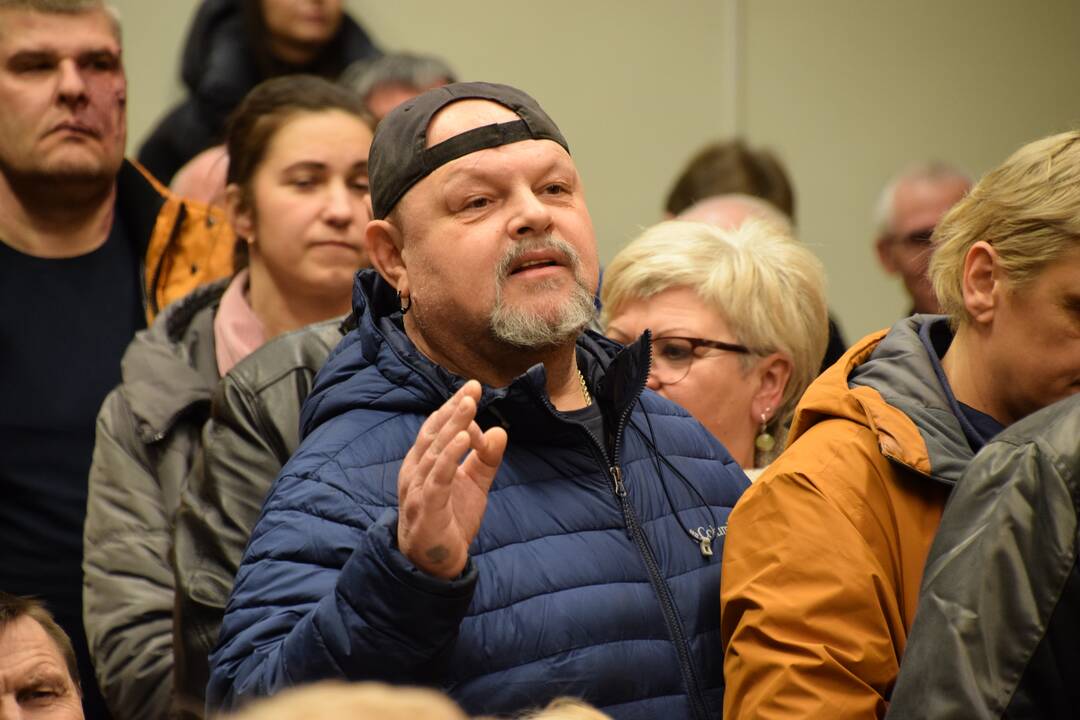 Darbėnų bendruomenės susitikimas su gamyklos atstovais