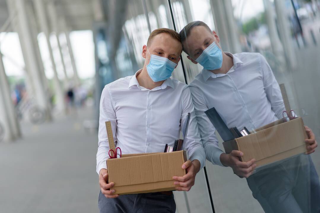 Aktualu netekusiems darbo ir pajamų: kokia valstybės pagalba priklauso 2021 metais