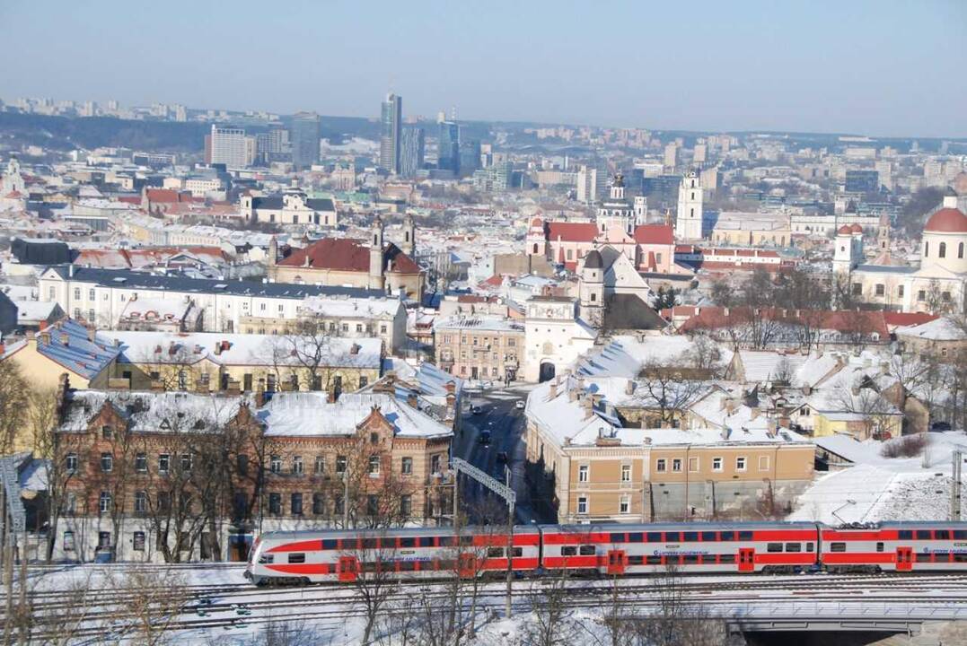 Tarp Vilniaus ir Kauno – du greitieji ir naktinis traukinys