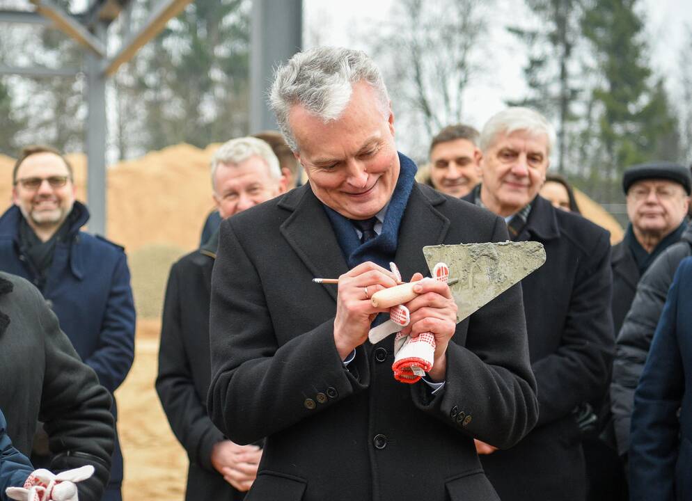 Prezidentas dalyvavo „Intersurgical“ gamyklos statybų pradžios renginyje