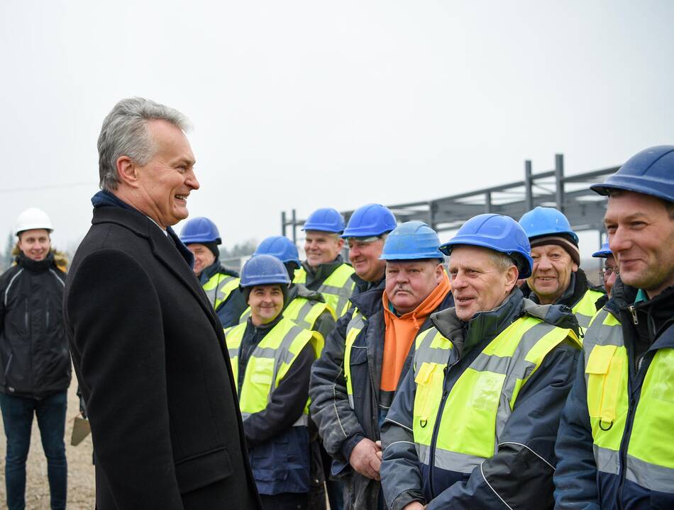 Prezidentas dalyvavo „Intersurgical“ gamyklos statybų pradžios renginyje