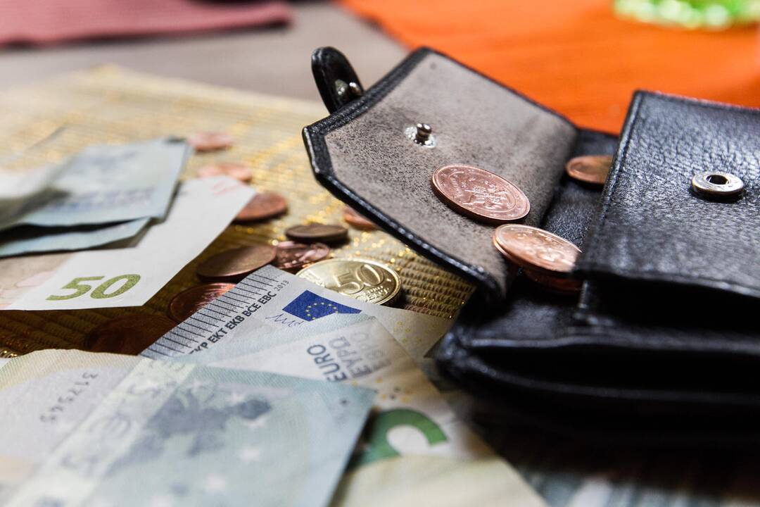 Lietuvos bankas: pagrindinės mokėjimo sąskaitos krepšelio kaina kitąmet mažės