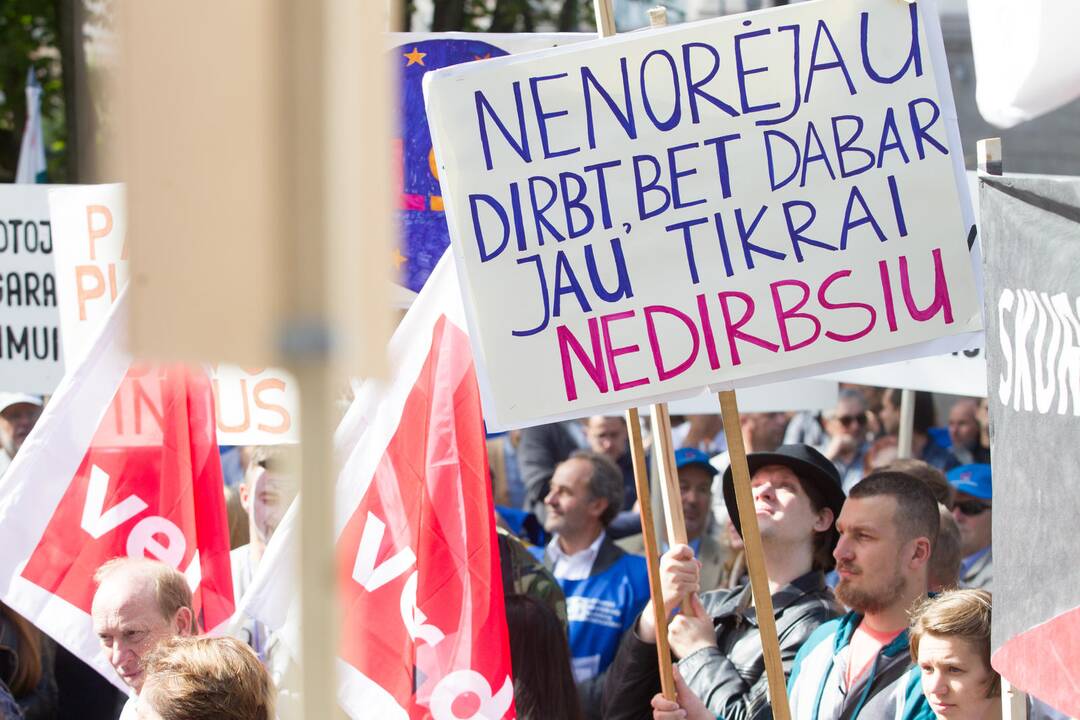 Seimas – už bedarbiams palankesnę pašalpos mokėjimo tvarką