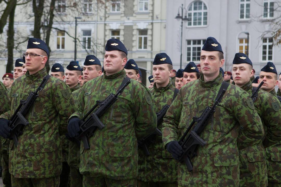 Nesutaria dėl lengvatų priimant į darželius karių vaikus