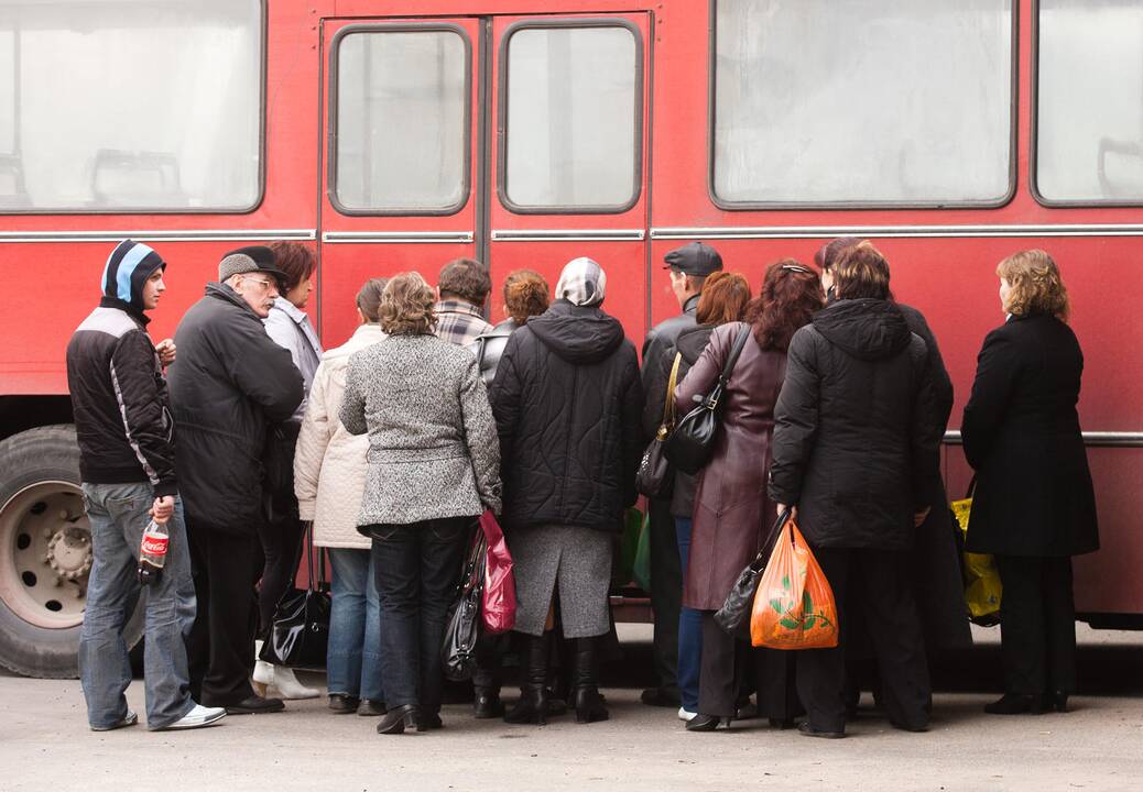 Autobusas į miestą važiuoja retai: dirbtų, bet pėsčiomis nevaikščios