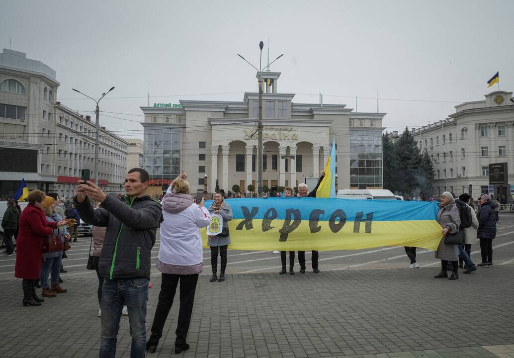 Atsitraukus rusų pajėgoms, ukrainiečių policija išminuoja Chersono teritoriją