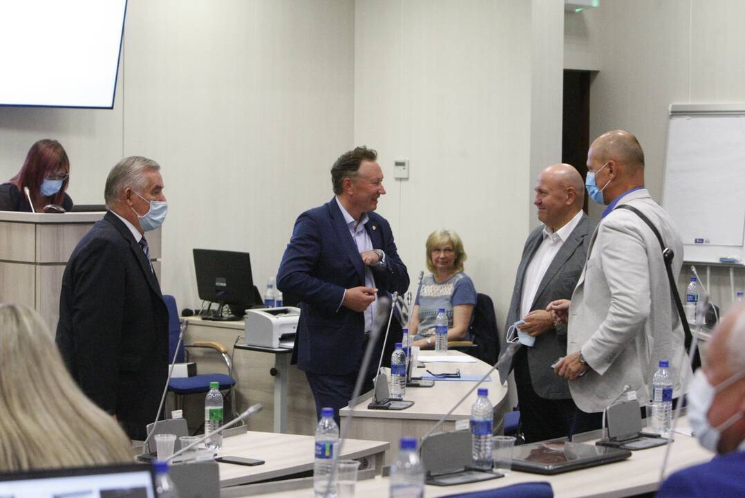 Pinigai: Klaipėdos miesto tarybos nariai turi skirtingą požiūrį į tarybos nario atlyginimą.
