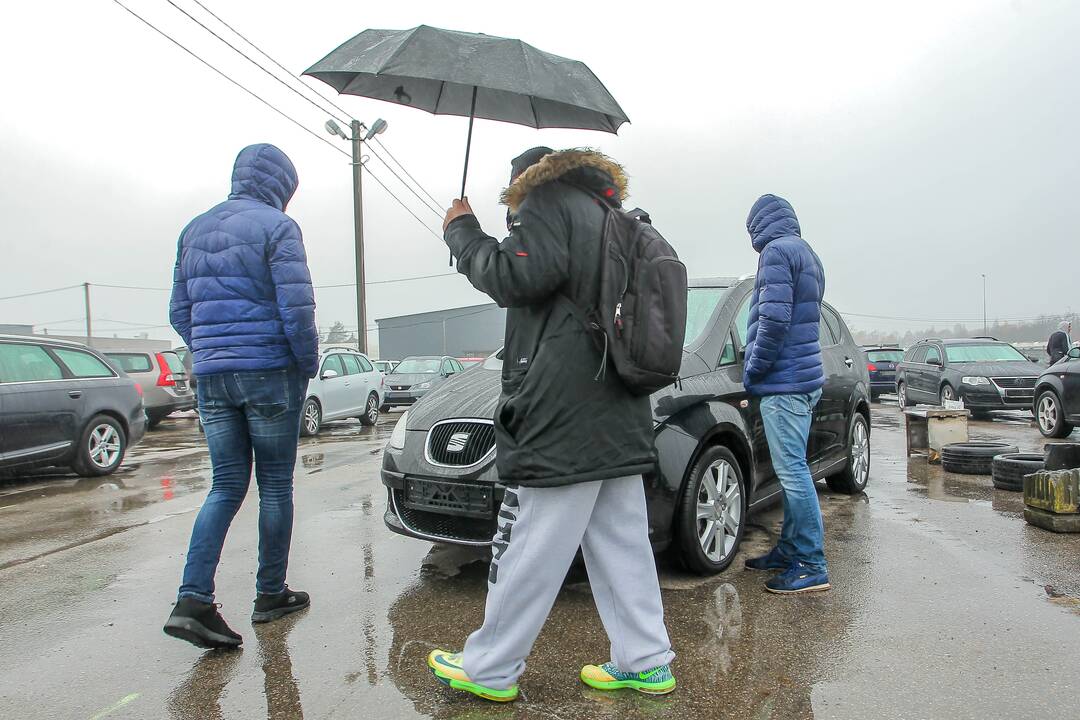 Automobilių pirkėjų lūkesčiai – anekdotiniai, bet piniginės – kiauros