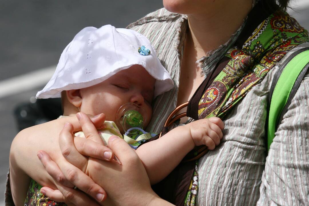 Mamos dėl vaikų aukoja karjerą, atlyginimą ir ateities pensiją