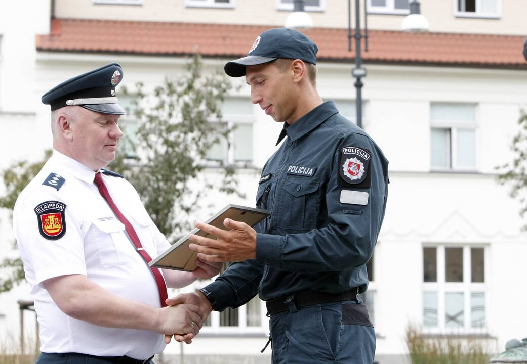 Apdovanoti Klaipėdos pareigūnai