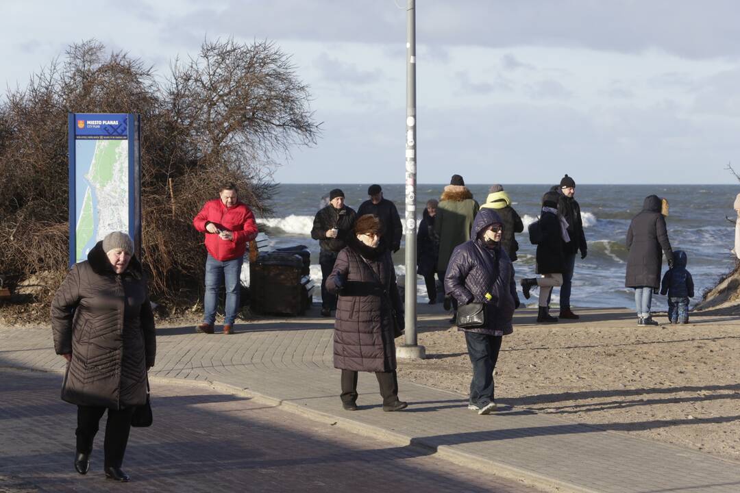 Gandai: Melnragės lankytojai spėliojo, kokios paskirties pastatas bus statomas netoli paplūdimio – kavinė, o gal daugiabutis?