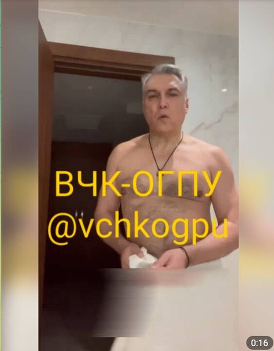 Kinas: generolas A. Matovnikovas savo meilužėms šoko vulgarų striptizą ir visa tai nufilmavo.