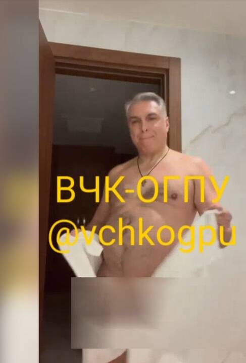 Kinas: generolas A. Matovnikovas savo meilužėms šoko vulgarų striptizą ir visa tai nufilmavo.