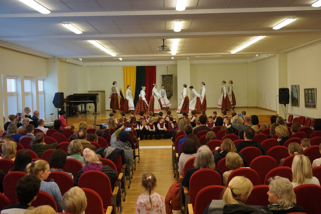 Šventė: Nepriklausomybės atkūrimo dienai surengtas bendras J. Kačinsko muzikos mokyklos ir „Litorinos“ mokyklos mokinių koncertas.