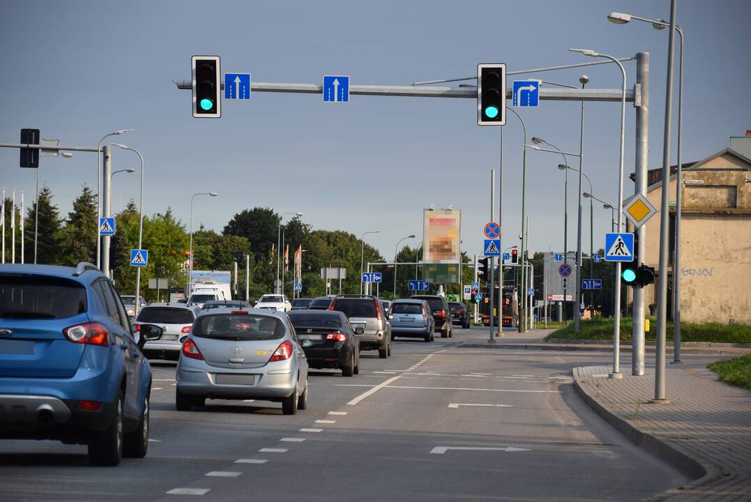 Bandymai: uostamiesčio gatvėse spūstims mažinti pasitelkiama vis daugiau priemonių.