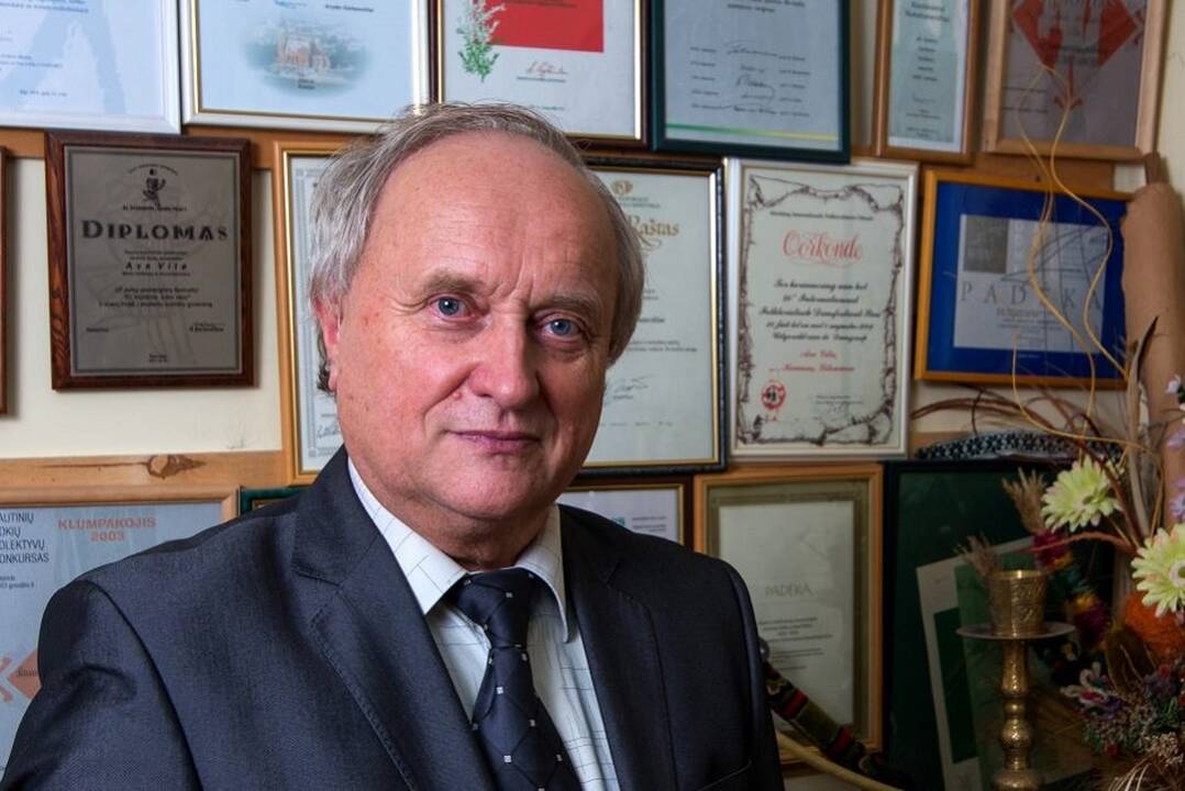 Esmė: įvairūs apdovanojimai, Metų mokytojo vardas, garbės ženklai ir diplomai K. Kondratavičiui nėra svarbiausi dalykai gyvenime. Svarbiausia, kad jauni žmonės pamiltų tautinį šokį.
