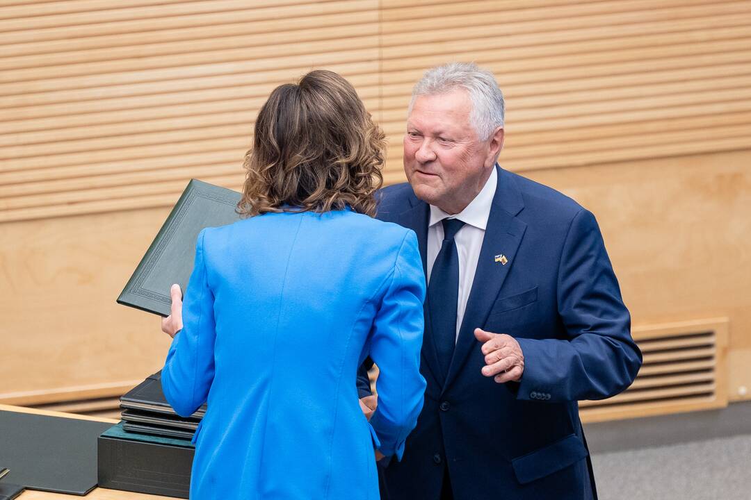 Seime prisiekė nauji ministrai