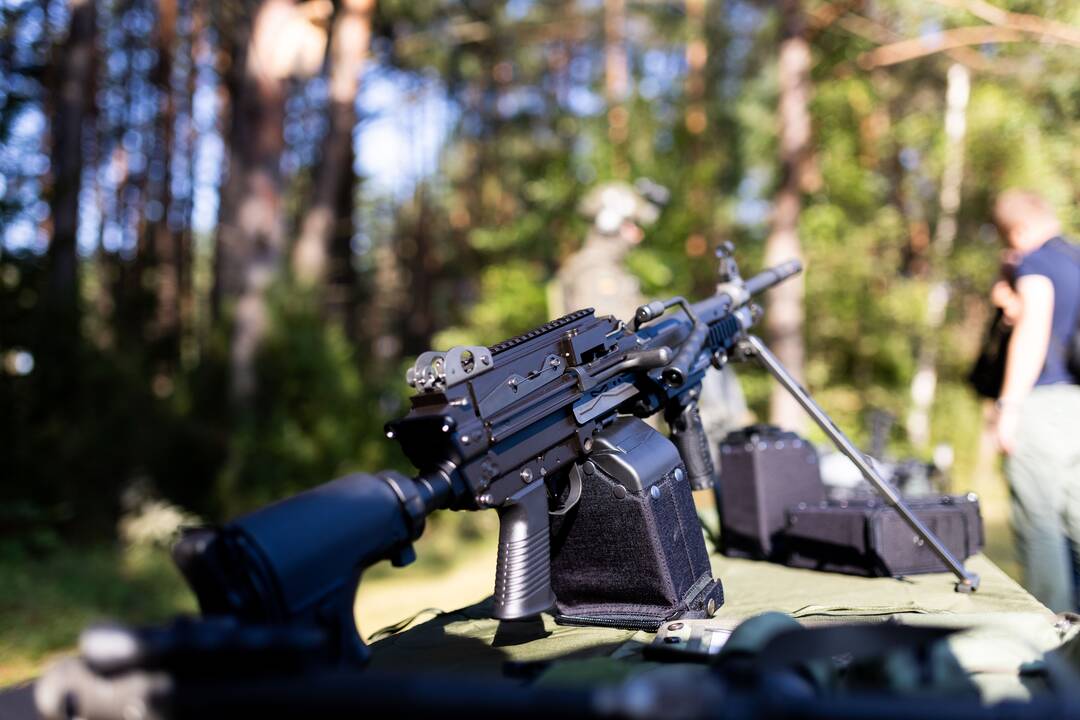 Valstybės sienos apsaugos tarnybos gaunamos ginkluotės pristatymas