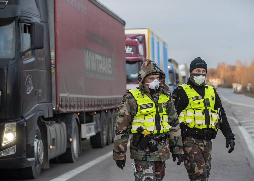 Baltijos šalių ministrai pradės bendrus veiksmus dėl sienų atvėrimo