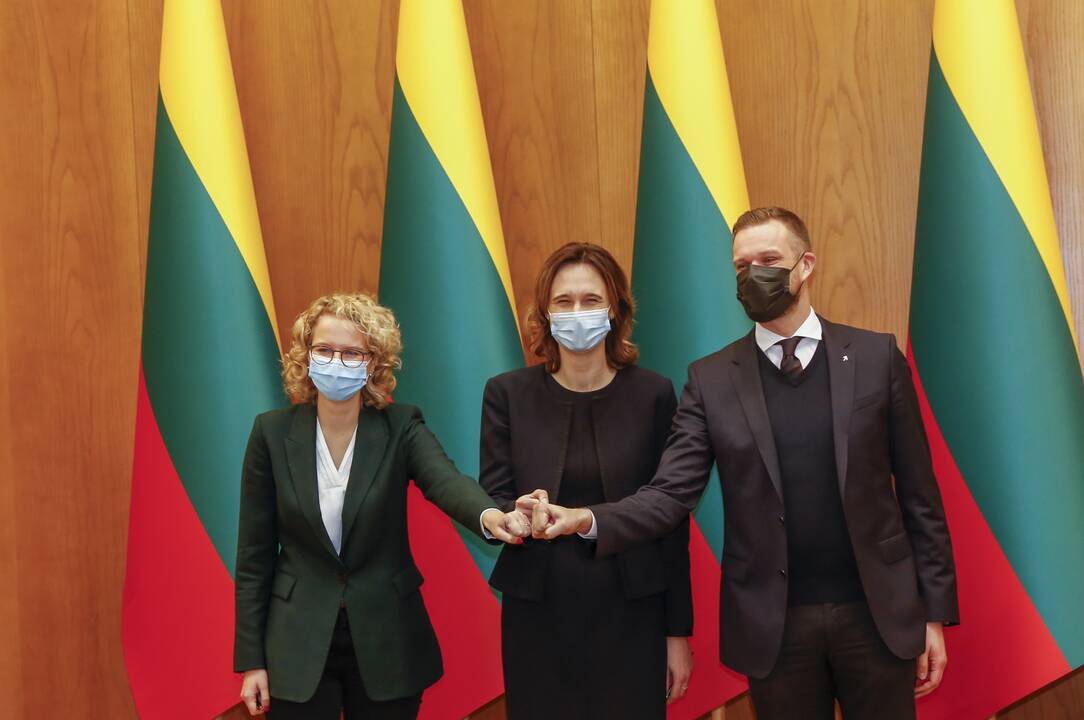 Trijų partijų lyderiai pasirašė koalicinę sutartį