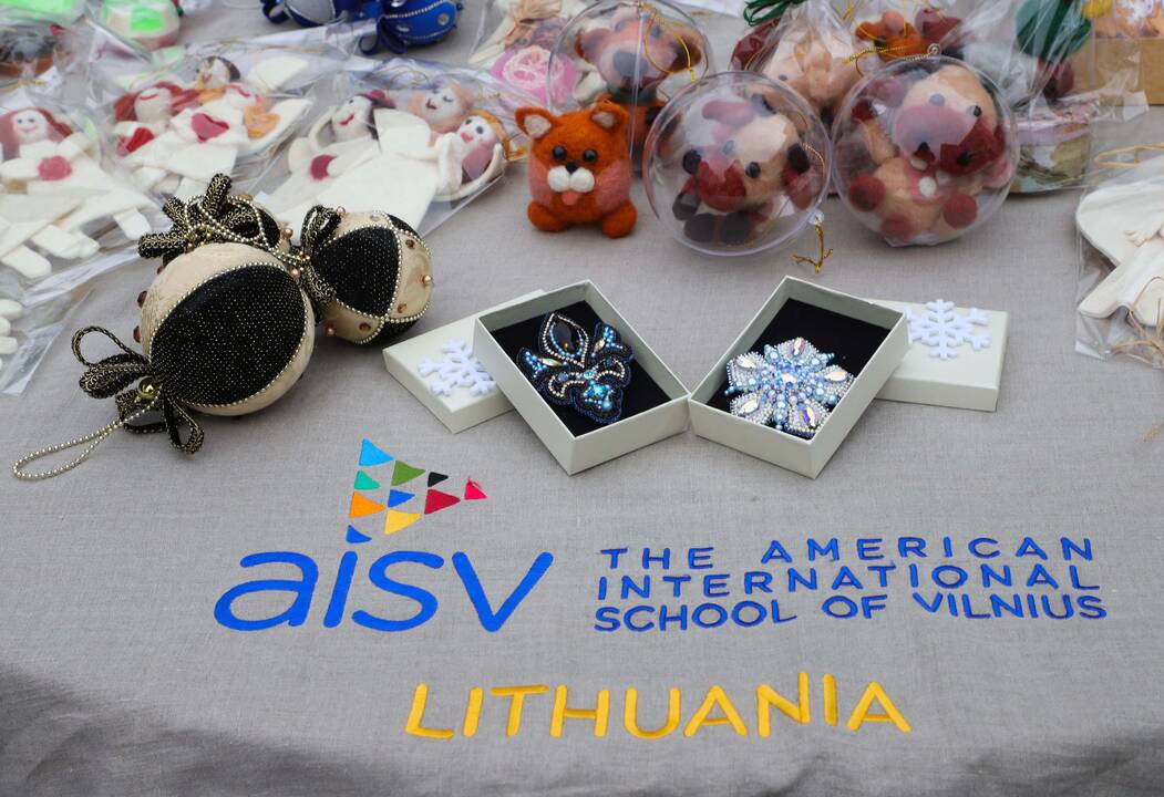 Vilniuje atidaryta virtuali labdaros Kalėdų mugė