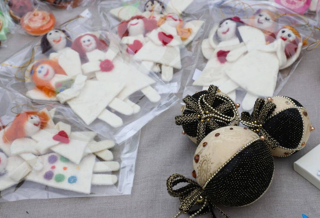 Vilniuje atidaryta virtuali labdaros Kalėdų mugė
